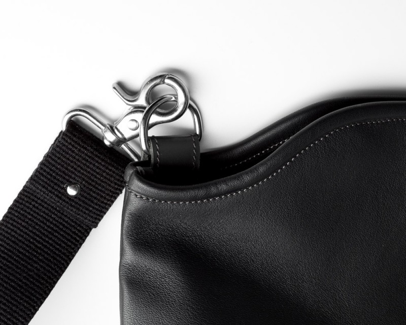 borsa_tracolla_lettera_xl_nera_cucitura
