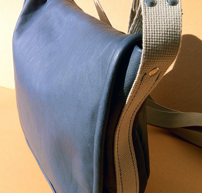 filo_di_cuoio_borse_unibag_blu_fianco
